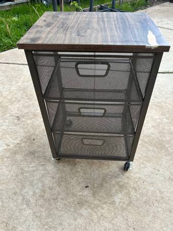 Cabinet 3 metal drawer......cab 60 1