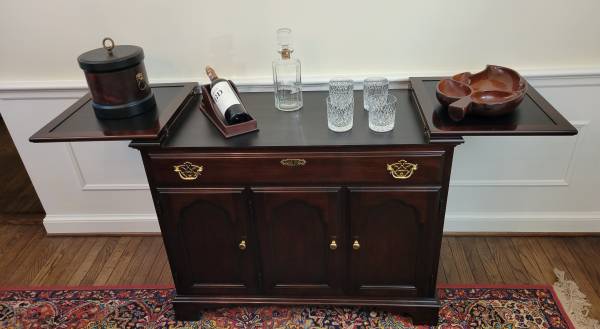 Statton Server w/Flip Open Panels, Mobile w/Casters, Old Towne Finish 1