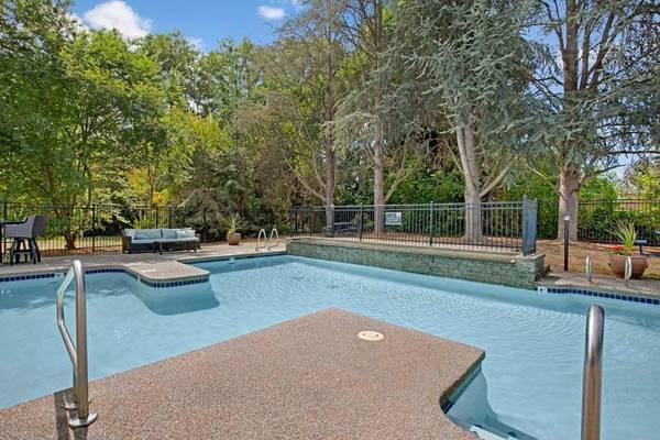 $1,675 / 1br - 600ft2 - Fantastic Amenities: Full-Size Washer & Dryer, Garage Parking + More63944964954882121
