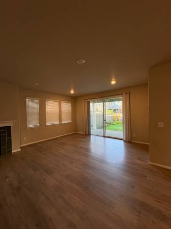 $3,995 / 4br - 2822ft2 - Beautiful Ten Trails Fenced Home with 2 Car Garage (Ten Trails)63944966192131124