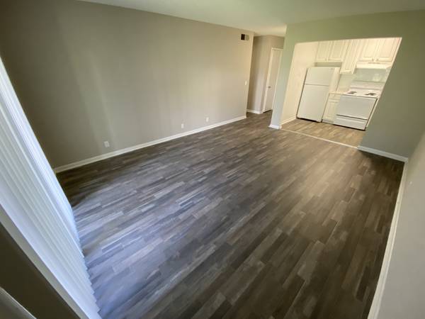 $1,125 / 1br - 800ft2 - First floor one bedroom available now! (hermitage)63680356338051120