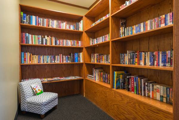 $1,355 / 1br - 776ft2 - Indoor Swimming Pool, Vending Machines, Elevators (Ramsey County)63990530113795124