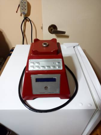 BLENDTEC blender (base only - no jar) 1