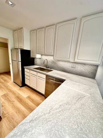 $3,950 / 2br - REMODELED 2 bedrooms POOLSIDE....IN-UNIT WASHER/DRYER HARDWOOD FLOORS! (san mateo)63658096043265120