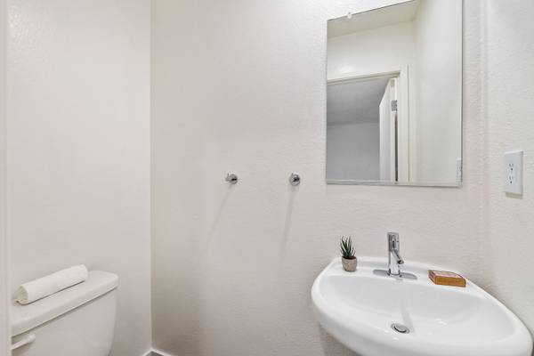 $3,875 / 2br - 1040ft2 - ¡Ubicado cerca del parque y sendero Los Gatos Creek Park & Trail! (campbell)63686067586051121