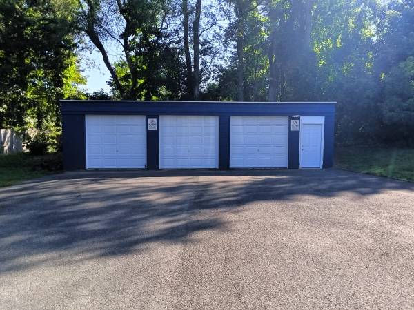 $500 / 1700ft2 - Great storage space centrally located for business, $500 mo. (Liverpool)64151009866115120