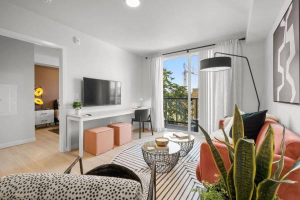 $3,441 / 2br - 1052ft2 - Fur-Friendly Living in Shoreline  Pet Stations Included! (Shoreline)63884890007811124