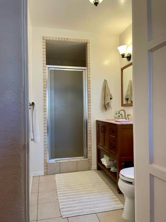 $1,600 / 1br - 230ft2 - Spacious Private Bedroom in Hollywood Knolls (Lake Hollywood)63701074085889124