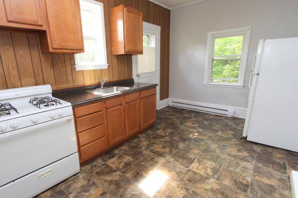 $1,249 / 1br - Charming 1BR w/ Character & Spacious Kitchen 🍳✨ on SHADY AVE! (Squirrel Hill, Pittsburgh)64013533080835122