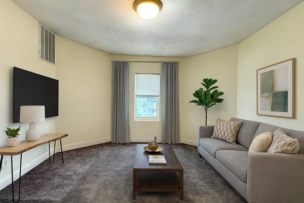 $3,300 / 3 habitaciones - ÁTICO ILUMINADO DE 3 HABITACIONES CON LAVANDERÍA EN EVERETT. CERCA DE AUTOBÚS / T / Y BOSTON (EVERETT)63655303323139120