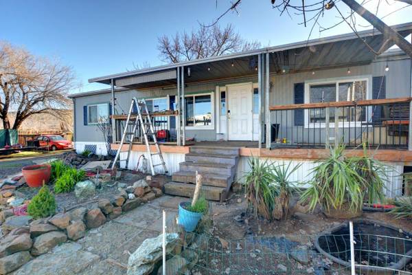 $460,000 / 2000ft2 - Multi-Family Setup or Rental Opportunity on 2.5 Acres! (Central Point)64192590500099121