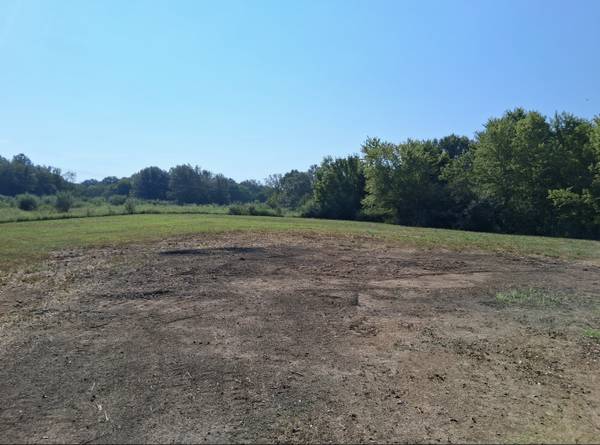 $400 For Rent. Large Country lot. Perfect for Tiny House, Trailer, Camper. (Benton Illinois,)63688333497347124