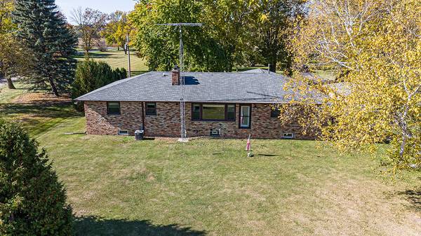 $839,900 / 3br - 3056ft2 - WATER FRONT LAKE FRONT LAKE WINNEBAGO 3 BEDROOM (OSHKOSH)63845966071681123