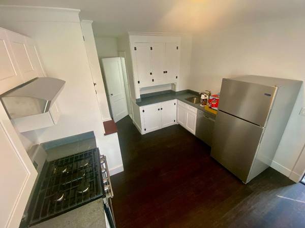 $2,890 / 3br - 1600ft2 - Beautiful Riverfront 3 br + - walk to train (Milford)63788783948419121