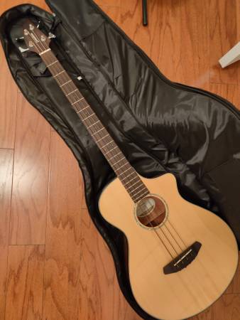 Breedlove Pursuit Concert Acoustic Bass CE Sitka-Mahogany 1