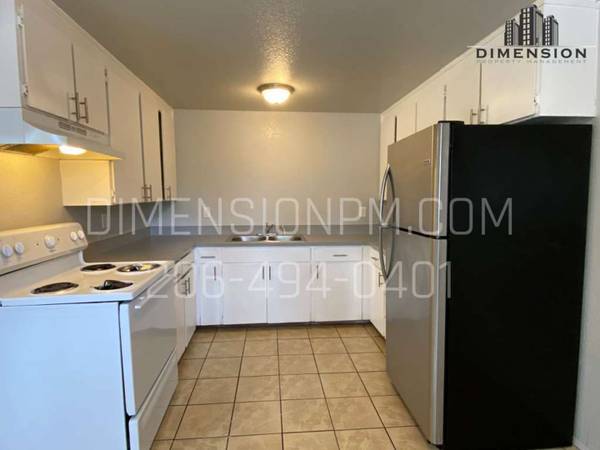 $1,195 / 2br - 830ft2 - Spacious 2-Bedroom, 1-Bath Apartment on Boston Ave – Great Location! (Lakewood)63659466382467122