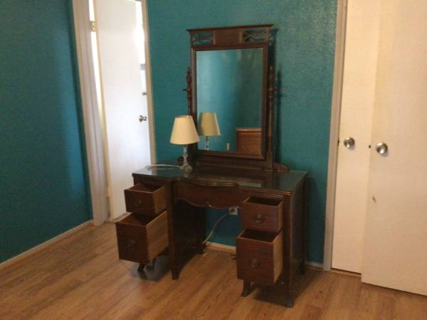 4 Drawer Dresser W/  mirror. - $55 (Houston)62946035152001120