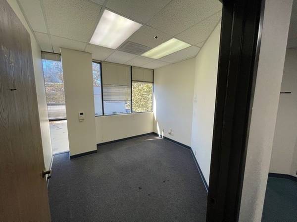 $300 / 150ft2 - Office/Storage Space With/Without Window Now Available (Camarillo)63800403085955122