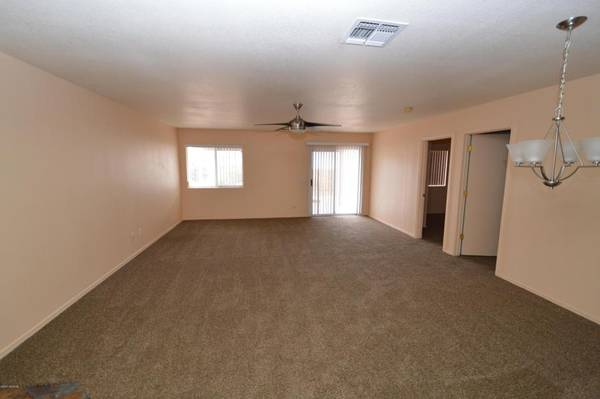 $1,650 / 3br - 1285ft2 - GORGEOUS 3 BR home!! (7009 E Strike Eagle Way)63675014319489121