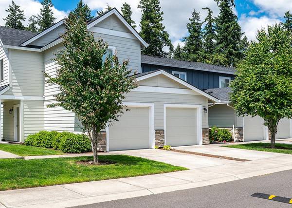$1,645 / 2br - FREE MONTH + MOVE IN for $1000 - Vinyl Floor, AC, EV Chargers, WD (Vancouver)63914854939394123