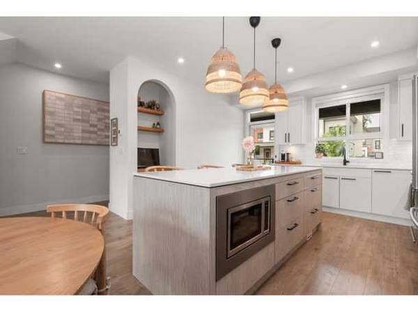 OPEN HOUSE SAT/SUN 2-4!! Stunning 4 bed, 4 bath townhome 1