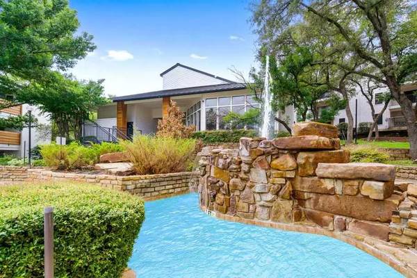 $1,280 / 2br - 892ft2 - Stop by today and check out our lovely 892 sq ft, 2 bed / 2 bath! (Fort Worth - Fort Worth Botanic Garden)63796375781761120
