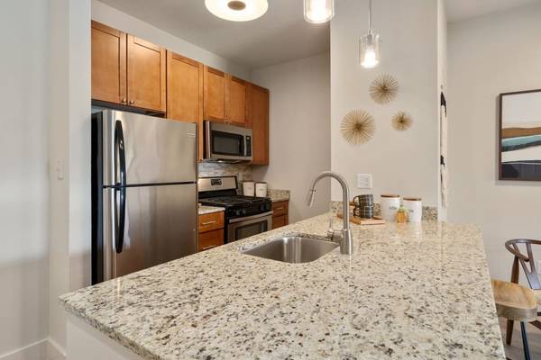 $2,425 / 1br - 739ft2 - 1/bd, 9' Ceilings, Private Garages (200 Broad St, Stamford, CT)64010163956993124