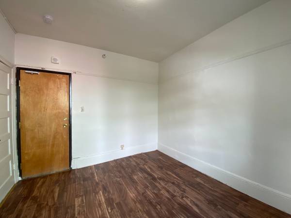 $950 / 1br - Street-facing Private Room w/ Shared Bath near North Beach (San Francisco)63933766285059124
