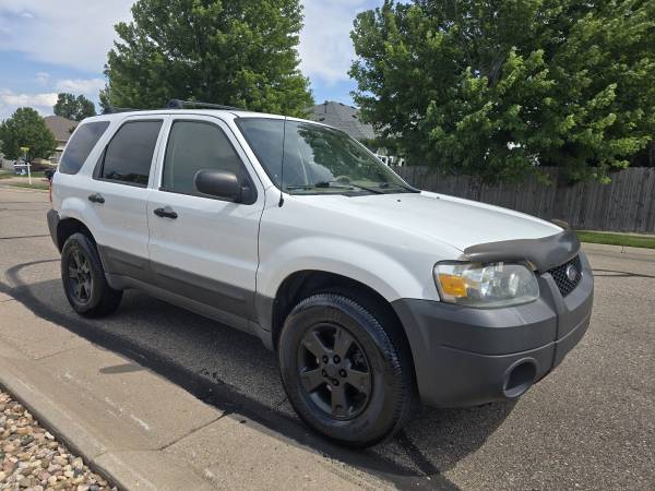2006 Ford Escape XLT V6 4WD Conduce genial! ¡Emisiones recientes! - $3,250 (Greeley)63619741321987121