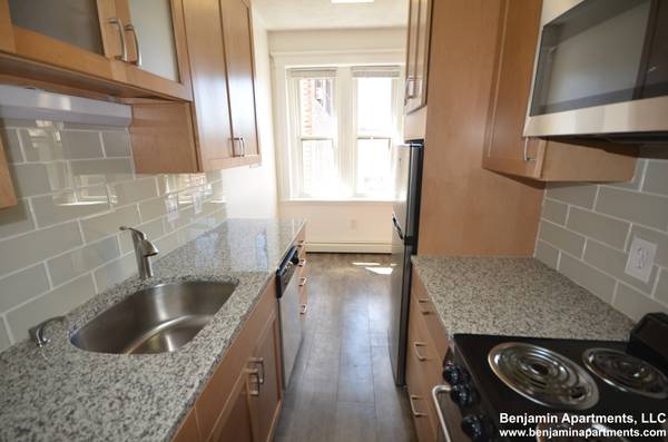 $2,000 / 1br - ** NO FEE ** Brighton 1 bed Heat HW included ** (Brighton)63699544862465121