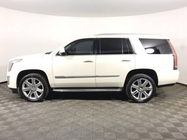 2015 Cadillac Escalade Lujo - $29,995 (Cadillac Escalade Sedán)63470612268545121
