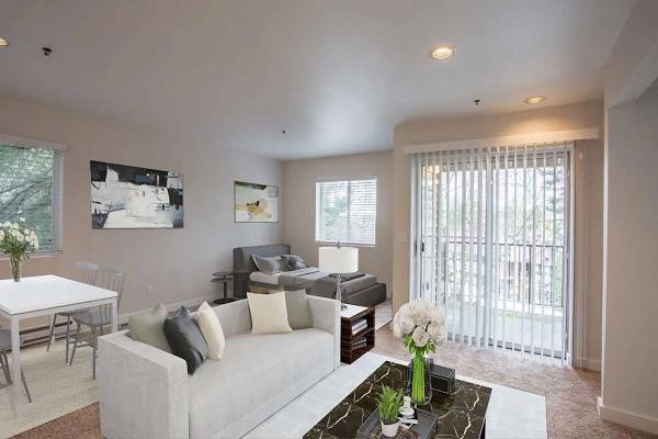 $1,515 / 1br - 677ft2 - BBQ/Picnic Area, Pet Park, Balconies/ Patios/ Decks (12200 SE McLoughlin Blvd, Milwaukie, OR)63831251783811120