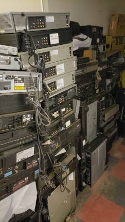 Over 100 VCRs and DVDs for repair or parts 1