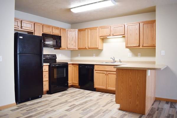 $1,120 / 2br - 1095ft2 - Garage Included, Air Conditioning, Free Wi-Fi (2820 5th Street Northwest, Minot, ND)63995824229506121
