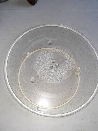 Farberware 16.5 in. turntable platter - $30 (New Orleans)63436963722115123