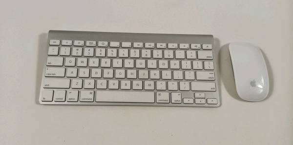 Genuine Original Apple Wireless Keyboard and Magic Mouse A1314 / A1296 1