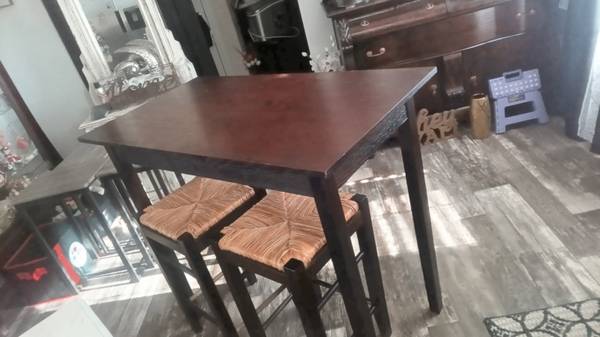 Kitchen table and stools 1