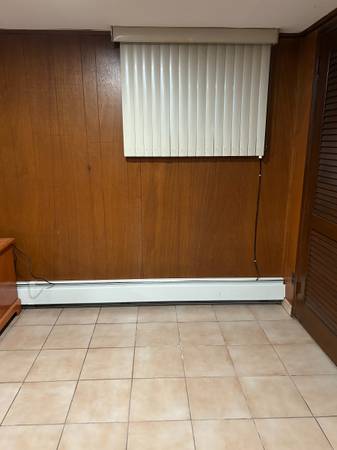 $1,300 Large Studio Apartment (Flushing)63945496181891121