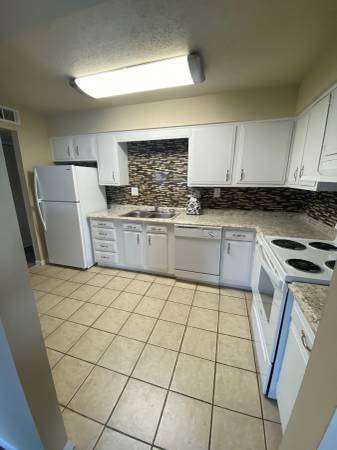 $885 / 2br - 900ft2 - Locust Grove Apartments (New Albany)64008826936834124