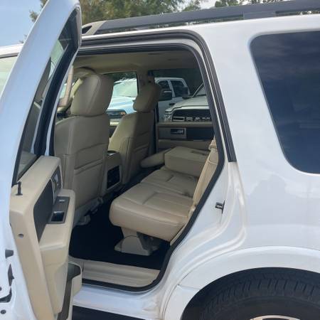 2015 Ford Expedition - Dealmaker Auto Sales - - $6,495 (DEALMAKER AUTO SALES -)63470255694721124