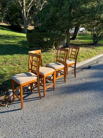 Free chairs 1