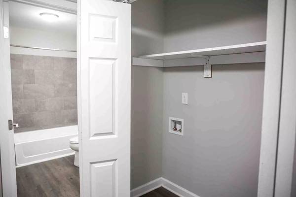 $978 / 1br - 770ft2 - Conveniently located 1 bed / 1 bath! 770 Sq Ft. Transit close by! (Decatur)63963991848322122