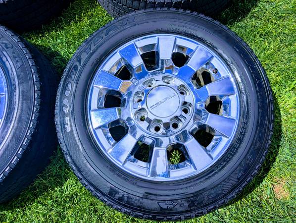 GMC 2500/3500 Denali Chrome Wheels and Tires 265/60R20 - $995 (Crescent Bar)63441567423875123
