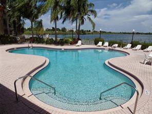 $1,900 / 1br - LUXURY RESORT STYEL CONDO COMMUNITY.. AMAZING UPDATED 1ST FLOOR (OAKLAND PARK)64001849782274122
