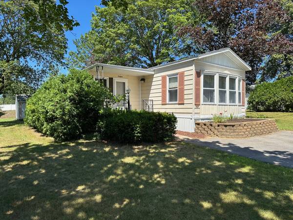$110,000 / 2br - 982ft2 - OPEN HOUSE SATURDAY 9-27-25, 11 am to 1 pm.  REDUCED $30k!!! (Dover, NH)63931788293250120