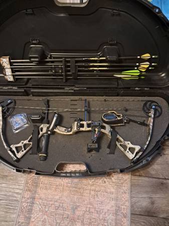 Diamond Fugitive Bow 1