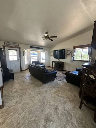 $2100.00 / 4br - 2396ft2 - 3 bed + Office63932724612610122