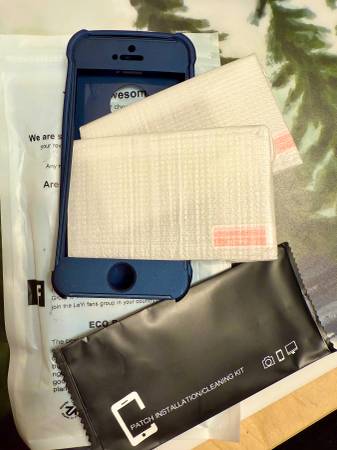 NEW IPhone 4 dark blue case with 2 screen protectors, etc... 1