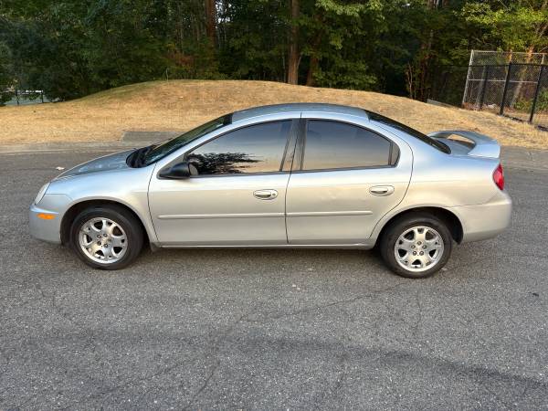 ¡DEBE VERLO!! Mire @ este Dodge Neon SXT 2004, funciona y conduce muy bien, necesita bomba de agua - $950 (Renton)63470764344321122