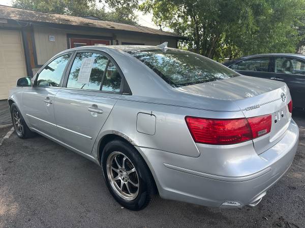 09 Hyundai Sonata runs drives well cold AC - $2,500 (Austin)63470065993475123